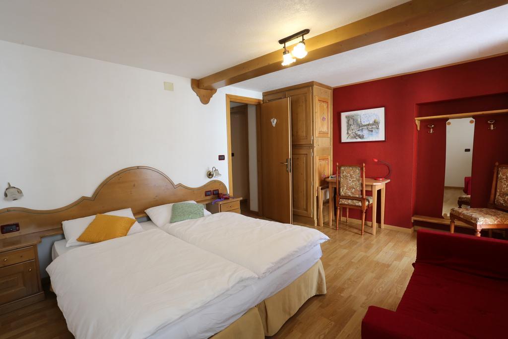 Albergo Centrale フォルニ・ディ・ソプラ 部屋 写真