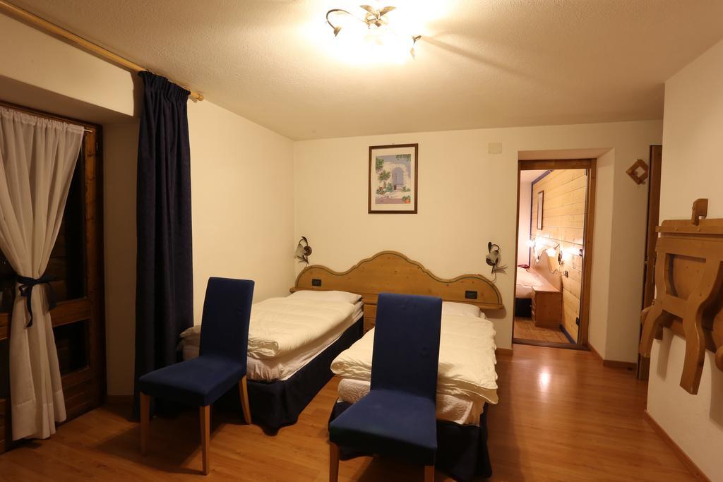 Albergo Centrale フォルニ・ディ・ソプラ 部屋 写真