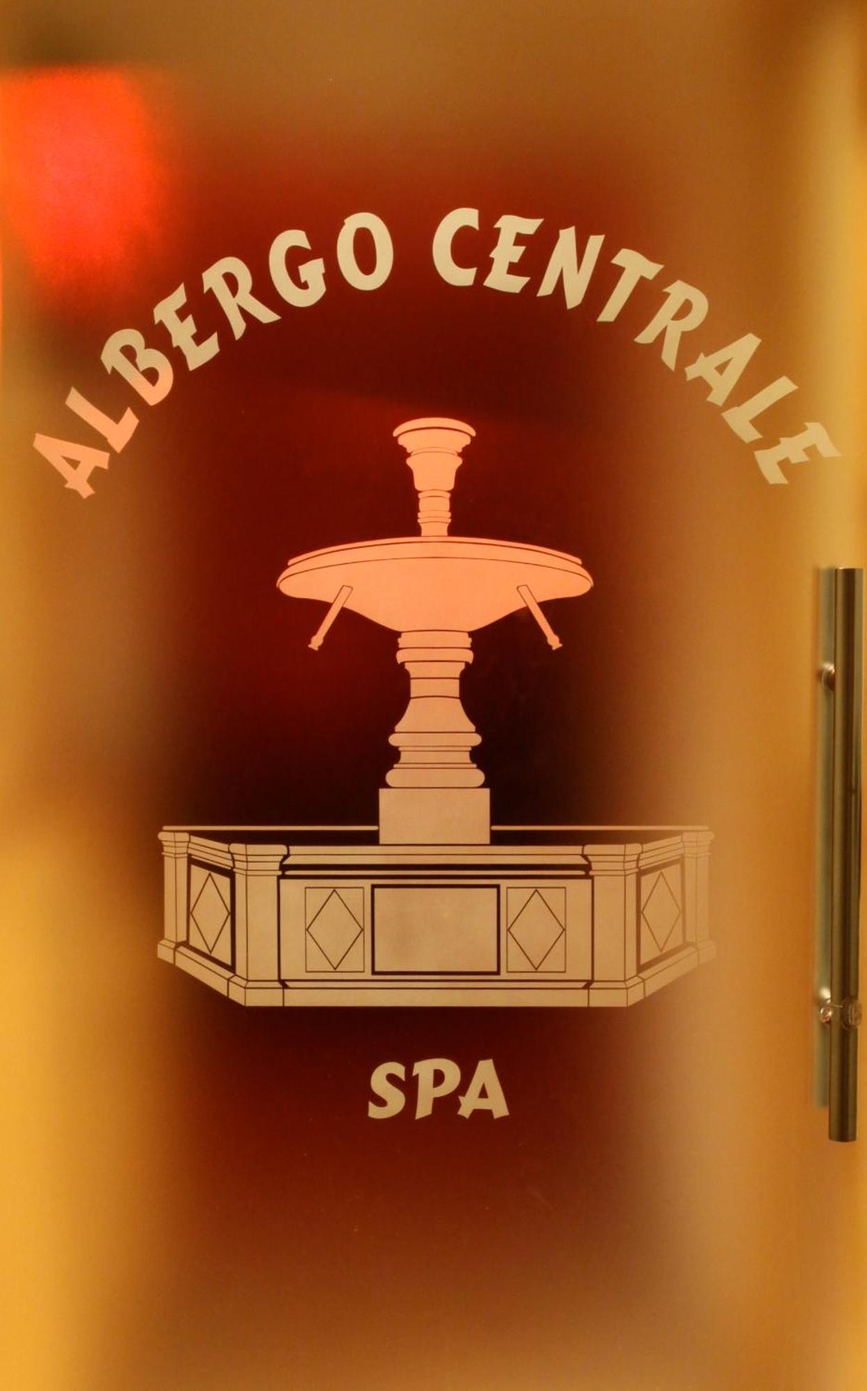 Albergo Centrale フォルニ・ディ・ソプラ エクステリア 写真