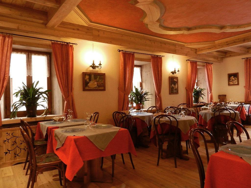 Albergo Centrale フォルニ・ディ・ソプラ エクステリア 写真